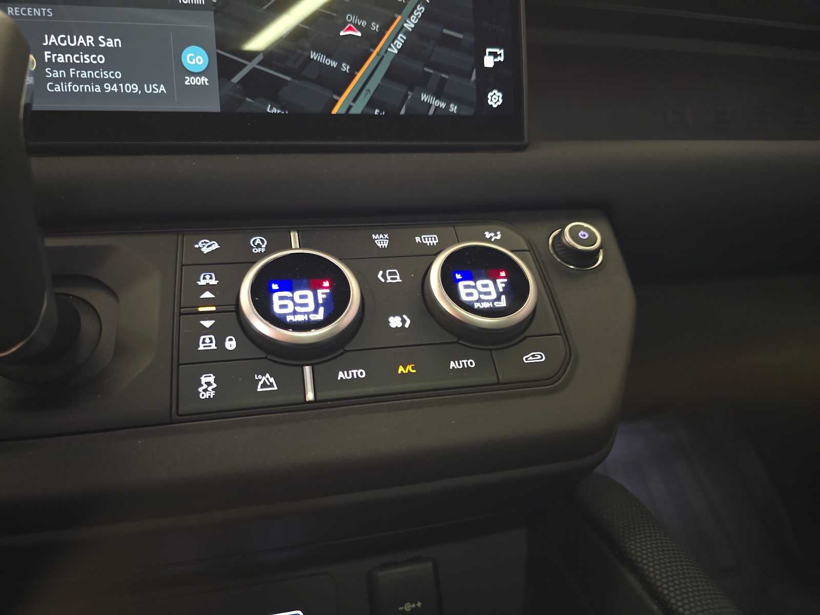 2024 Land Rover Defender Outbound 130 P400