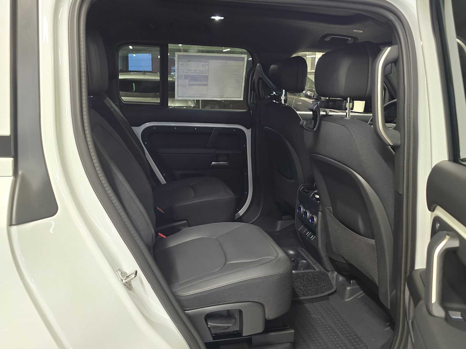 2026 Land Rover Defender V8 130 P500