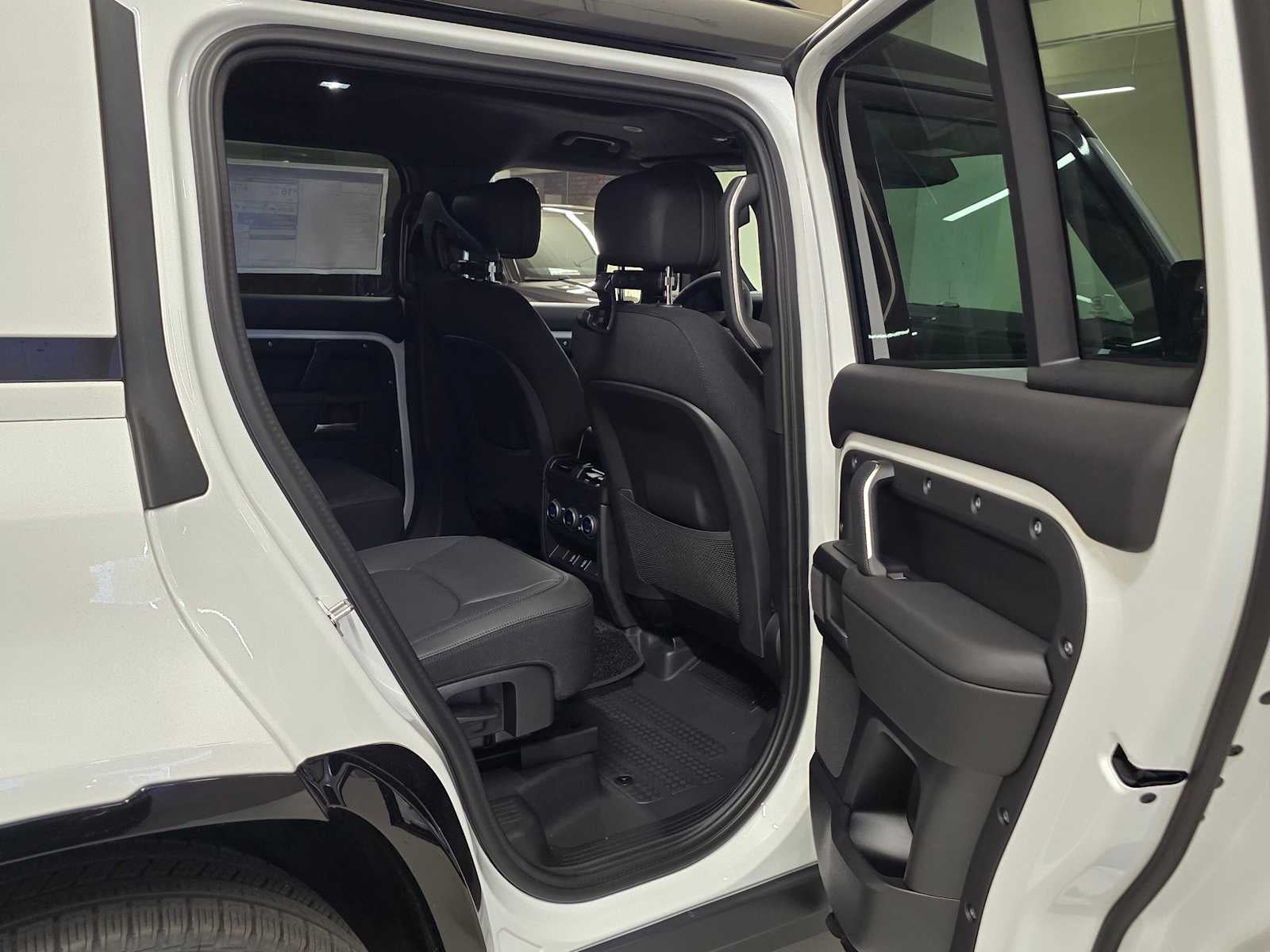 2026 Land Rover Defender V8 130 P500