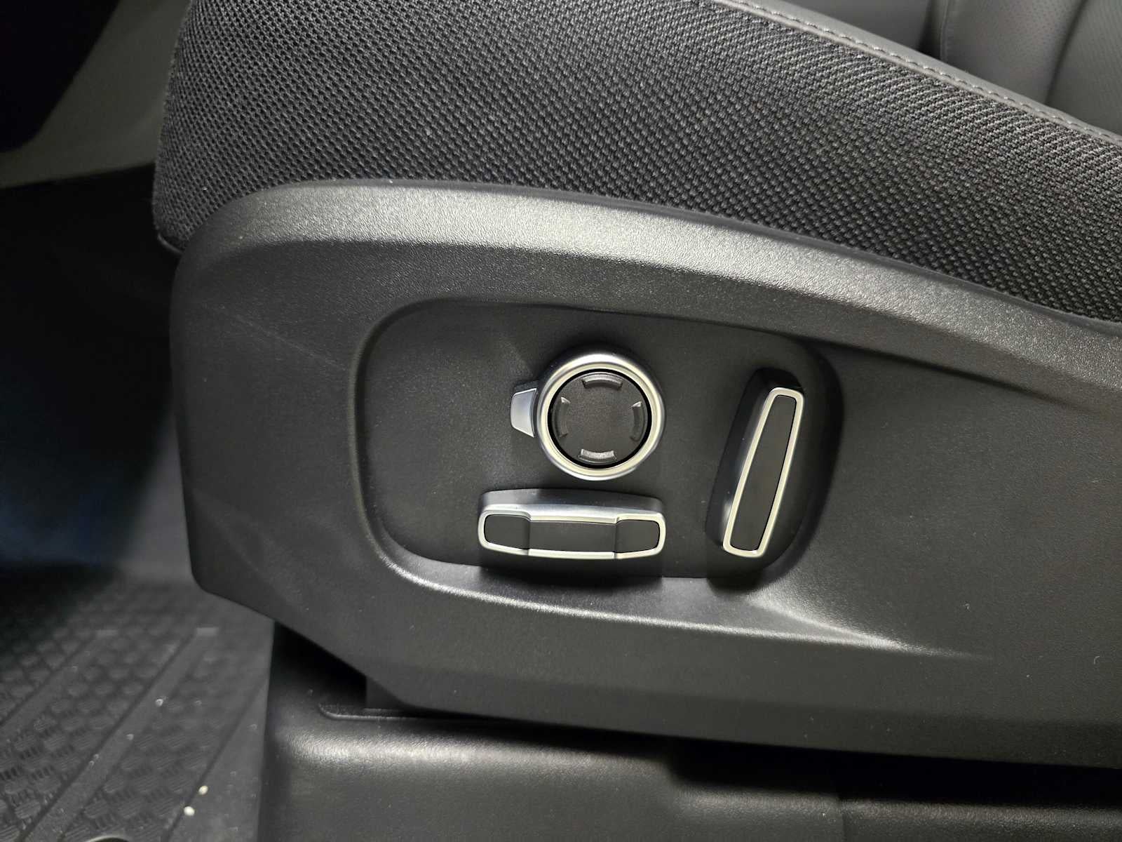 2026 Land Rover Defender V8 130 P500