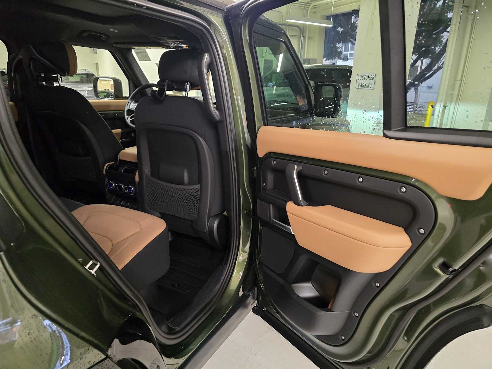 2026 Land Rover Defender X 110 P400