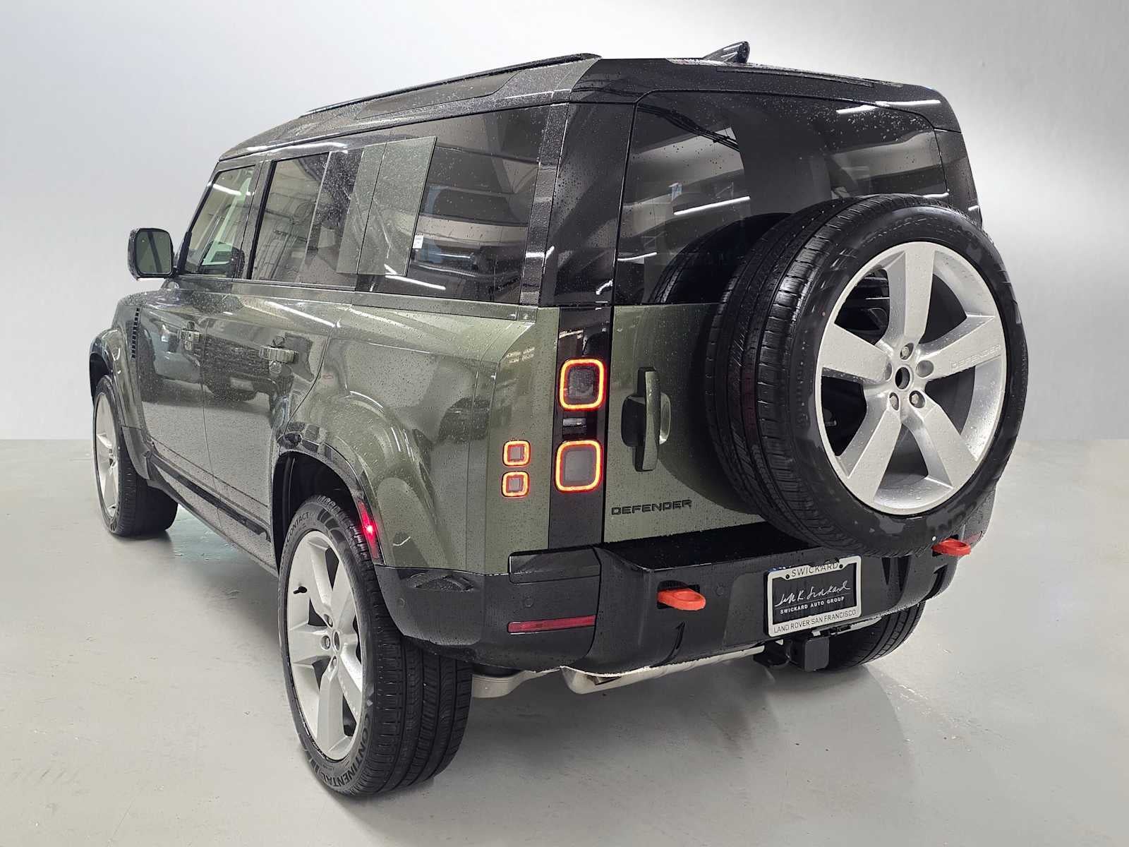 2026 Land Rover Defender X 110 P400