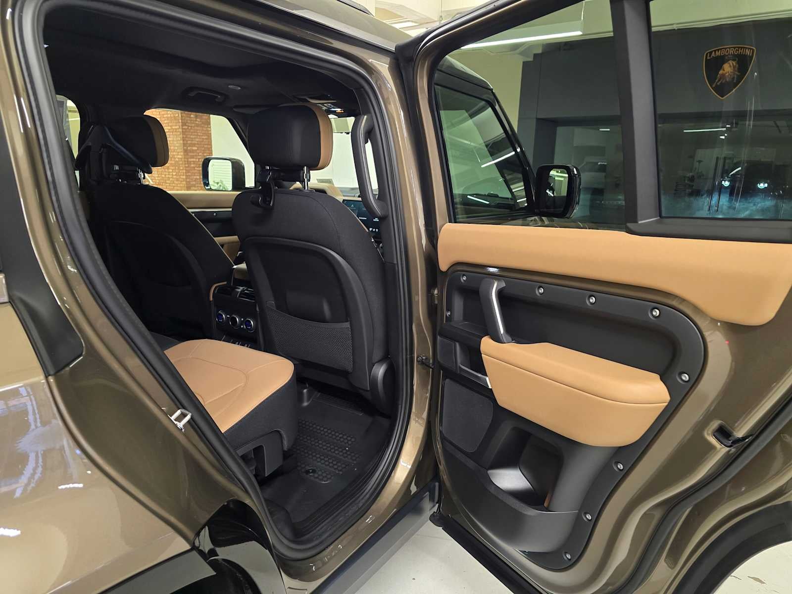 2026 Land Rover Defender X 110 P400
