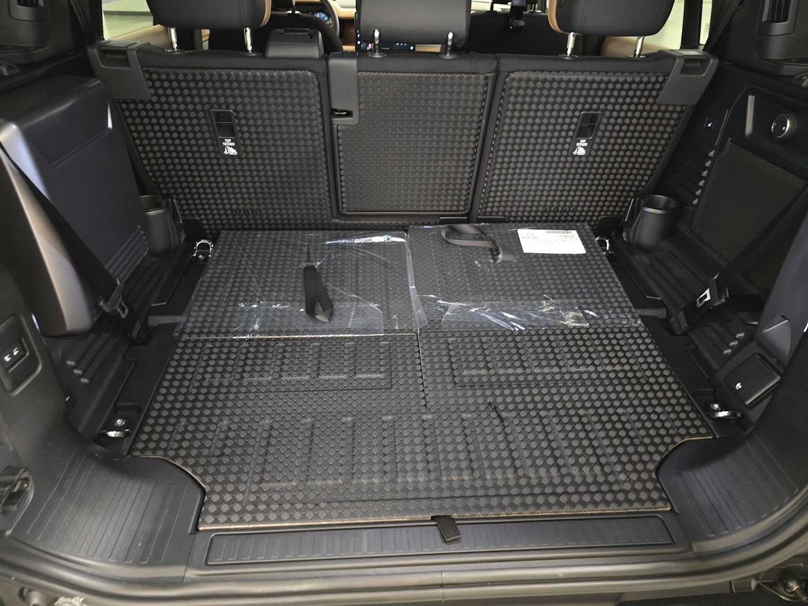 2026 Land Rover Defender X 110 P400