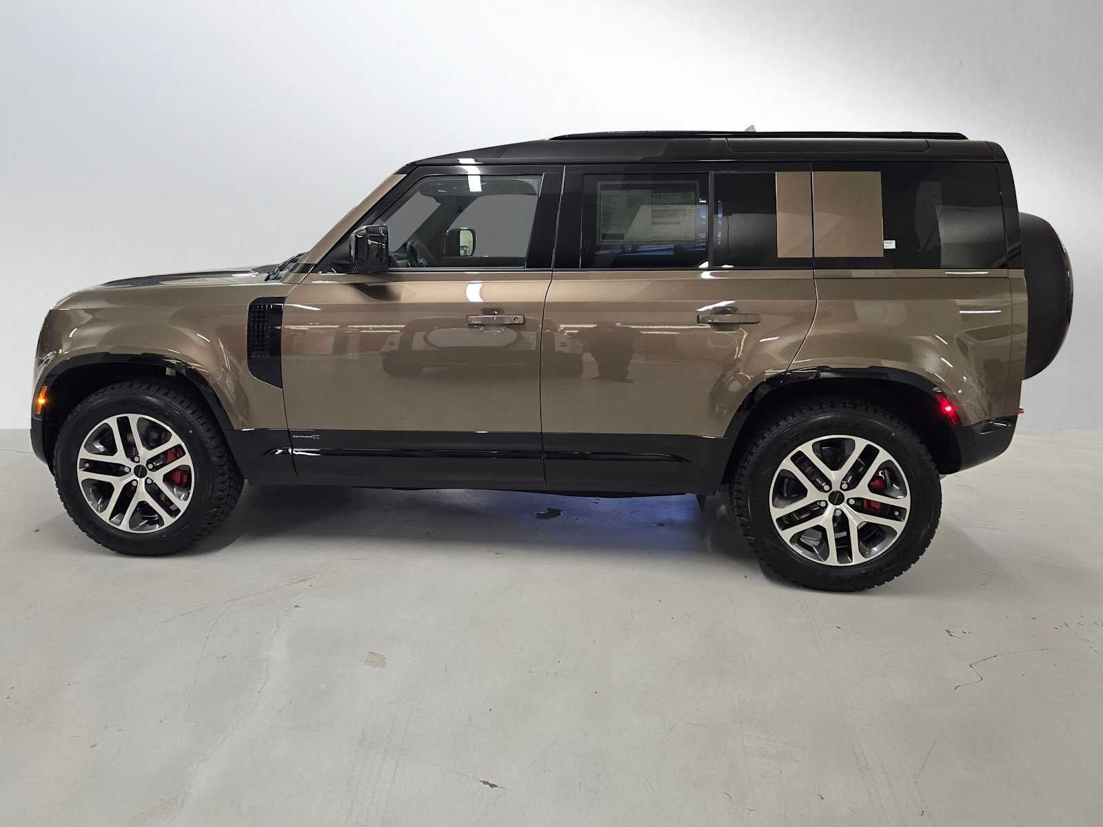 2026 Land Rover Defender X 110 P400