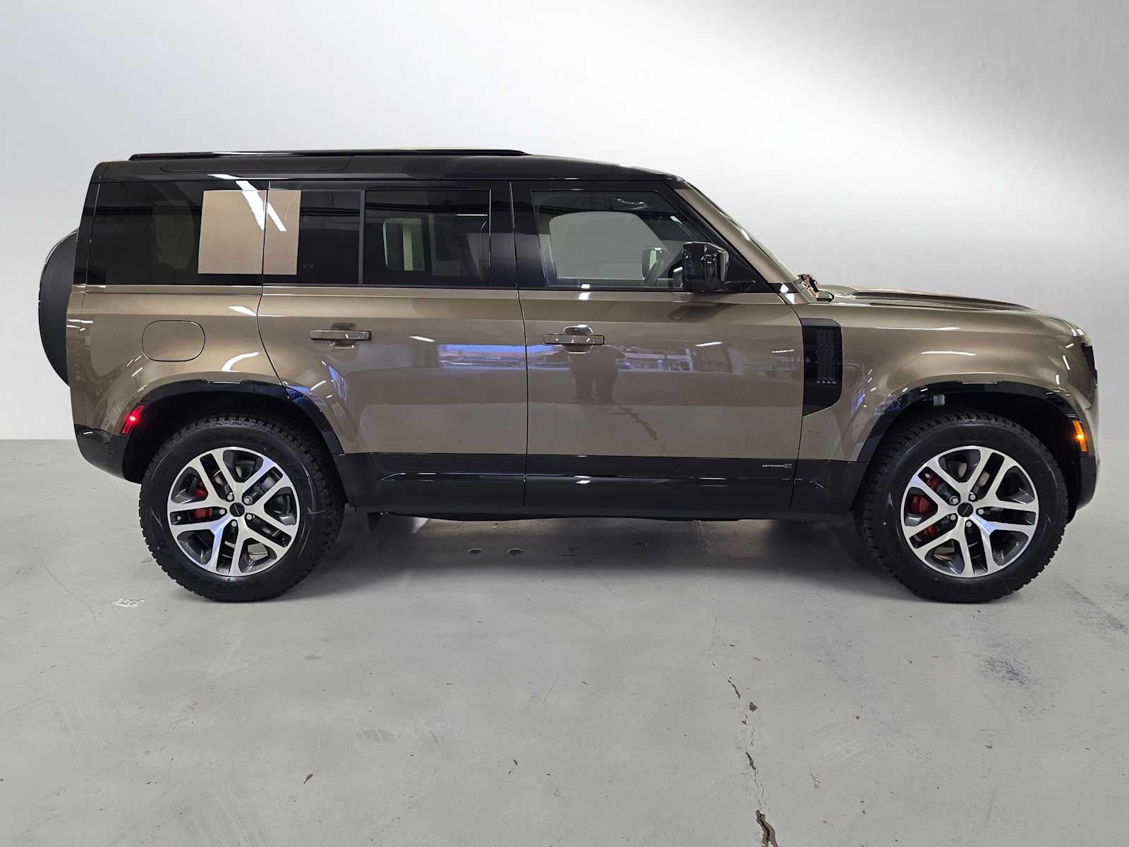 2026 Land Rover Defender X 110 P400