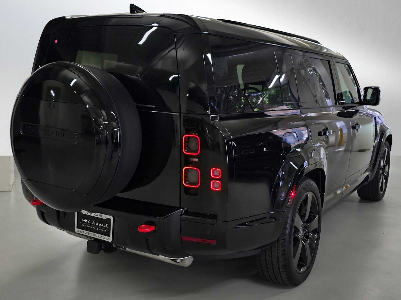 2025 Land Rover Defender X 130 P400
