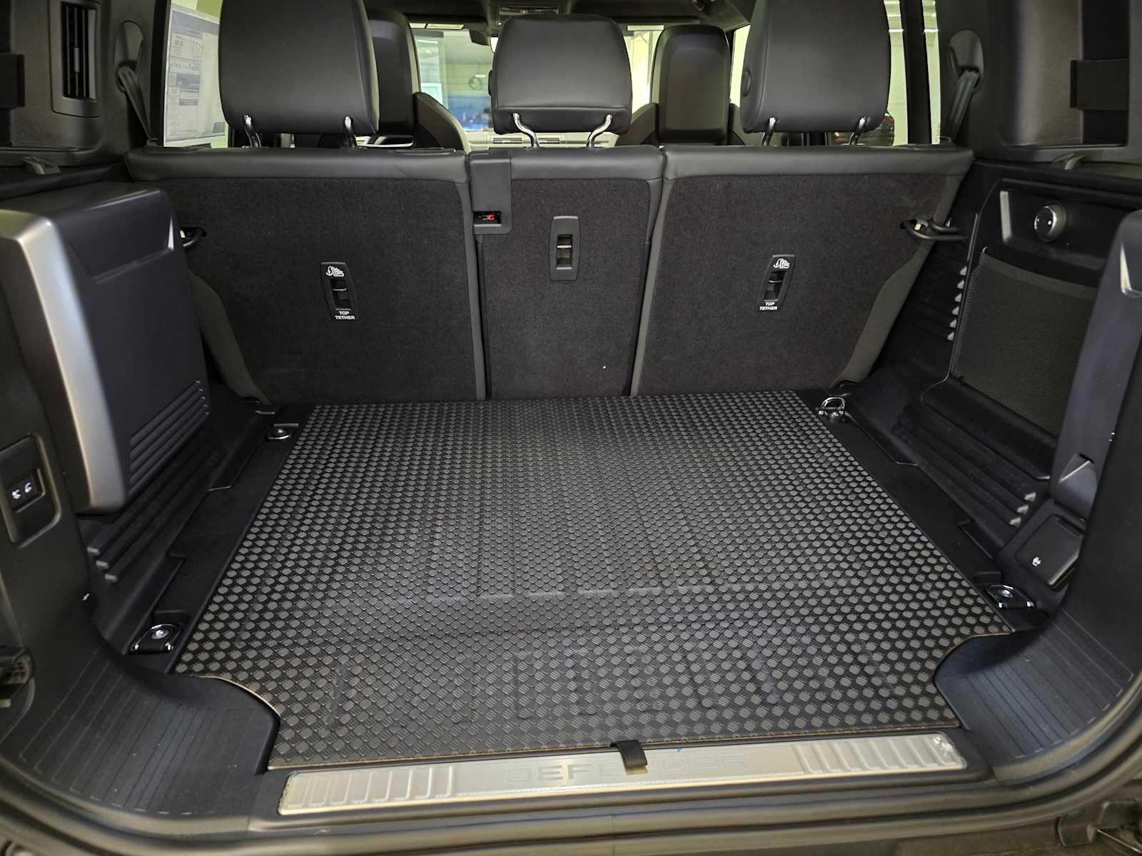 2026 Land Rover Defender OCTA 110 P635