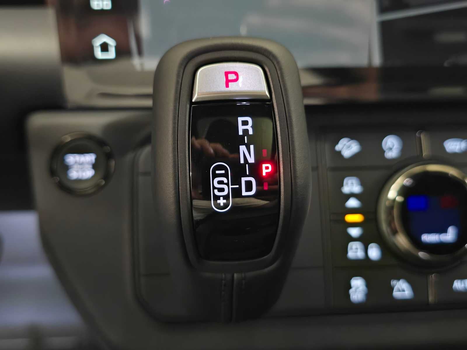 2026 Land Rover Defender OCTA 110 P635