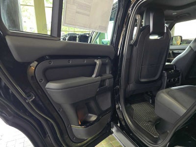 2026 Land Rover Defender OCTA Black 110 P635