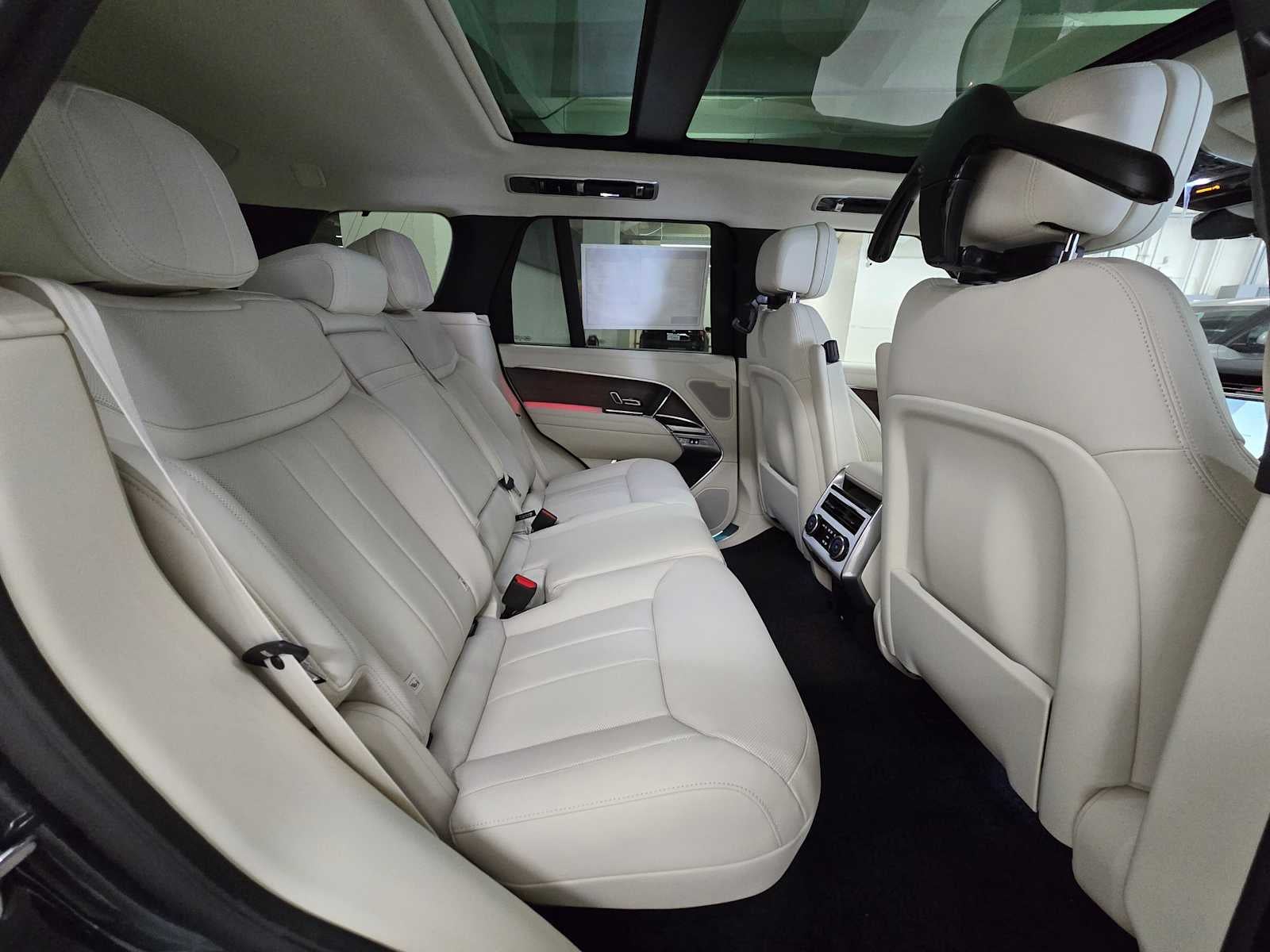 2026 Land Rover Range Rover SE