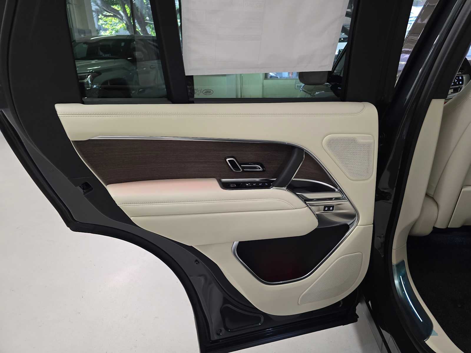 2026 Land Rover Range Rover SE
