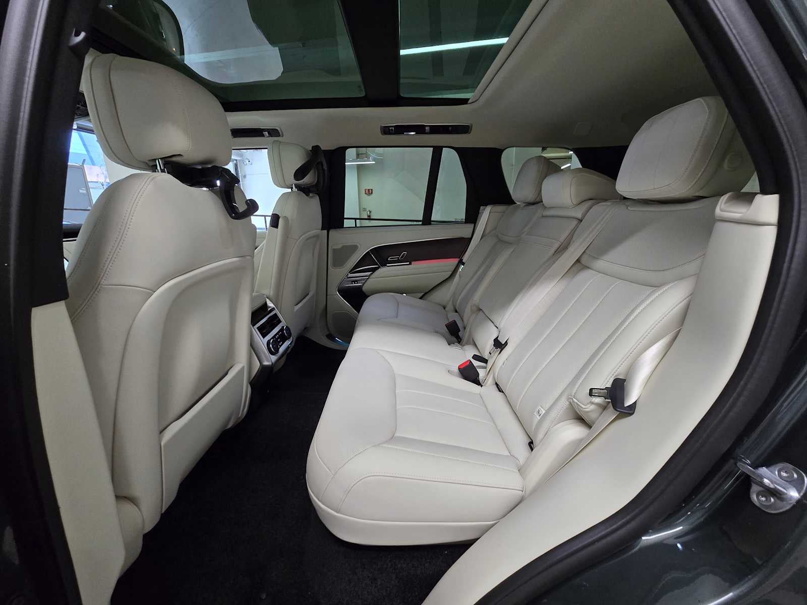 2026 Land Rover Range Rover SE