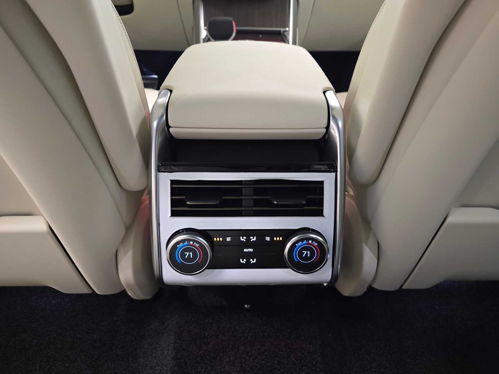 2026 Land Rover Range Rover SE