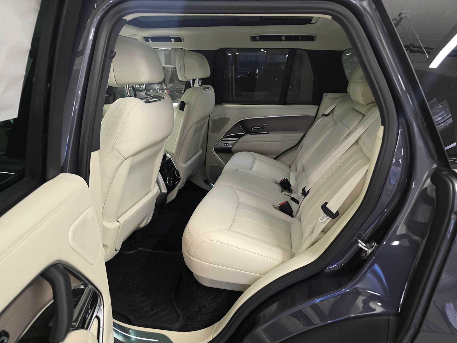 2026 Land Rover Range Rover SE