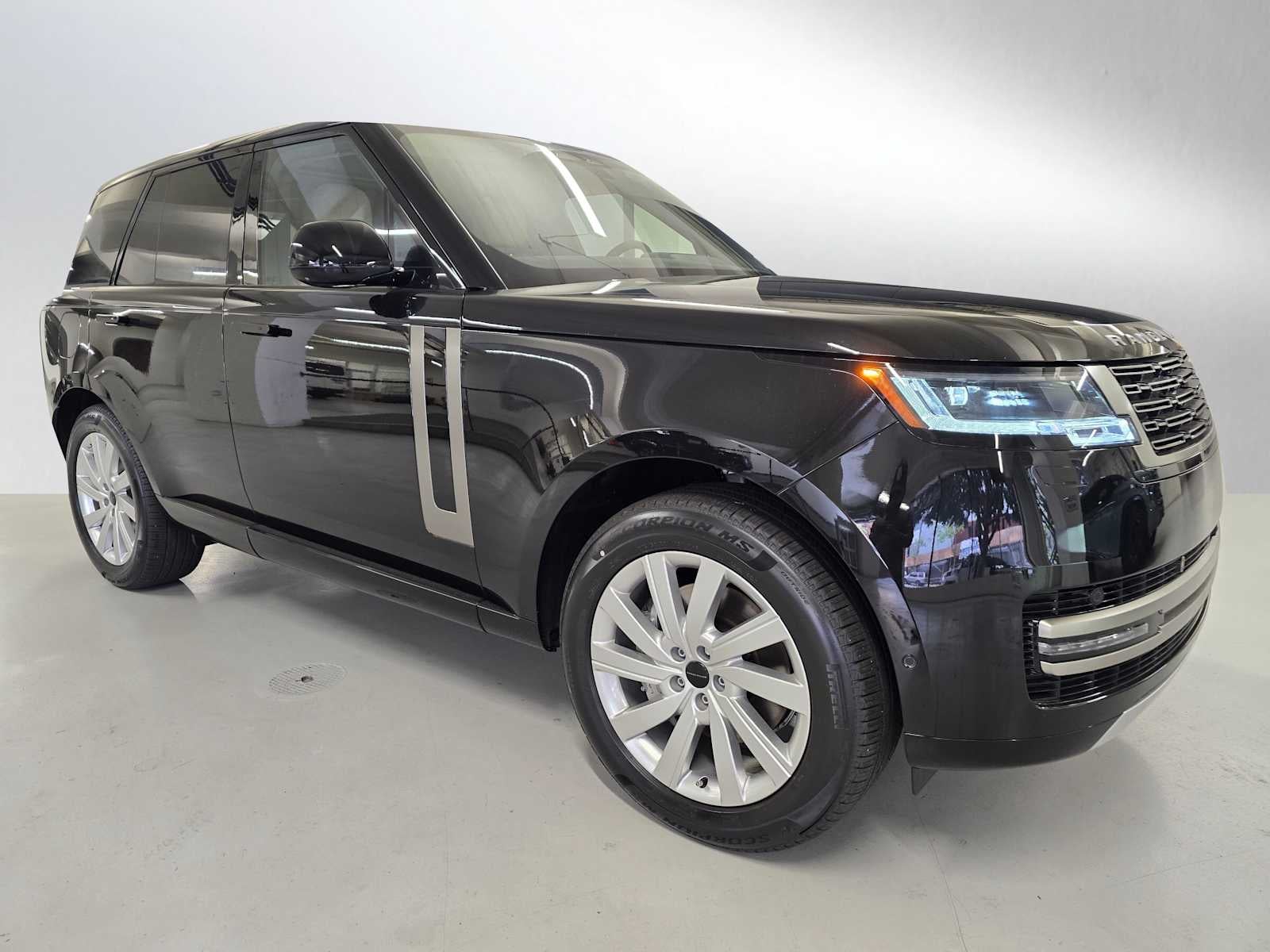 2026 Land Rover Range Rover SE
