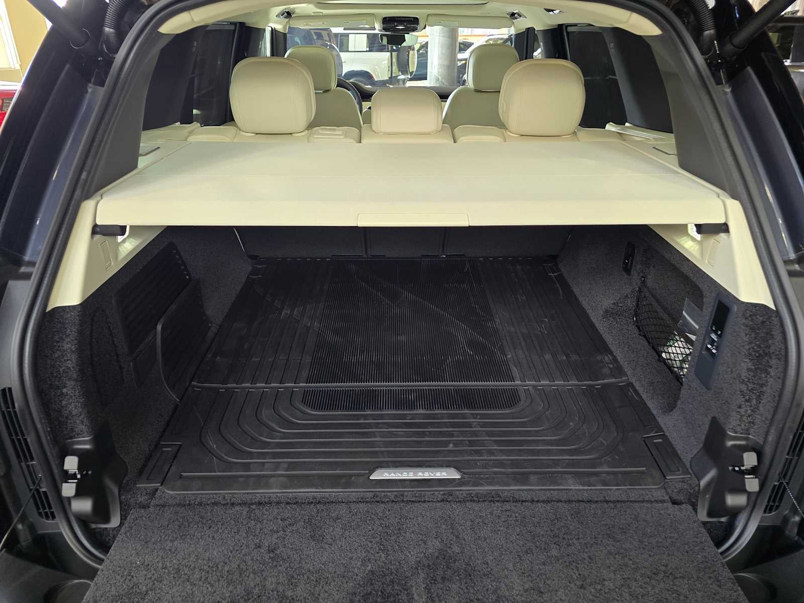 2026 Land Rover Range Rover SE