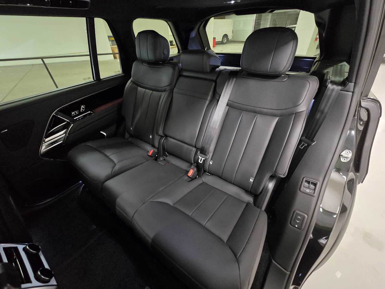 2026 Land Rover Range Rover SE