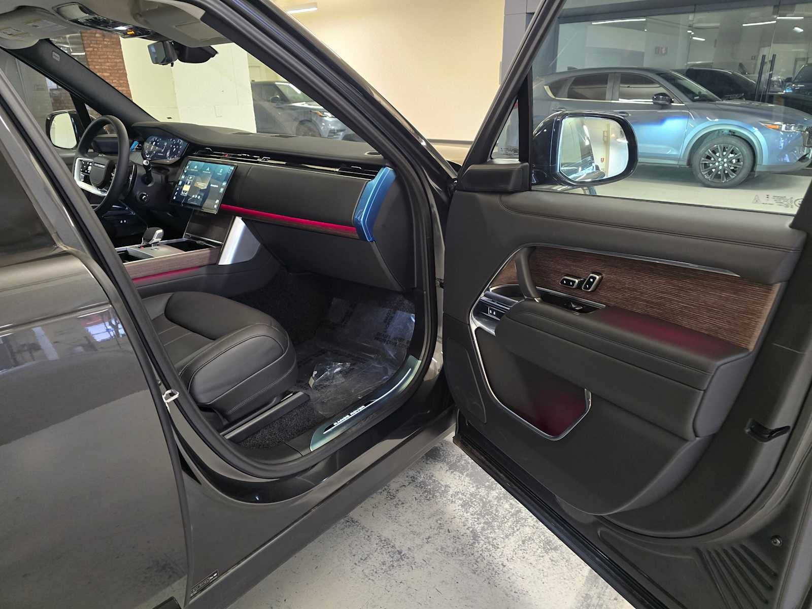 2025 Land Rover Range Rover SE