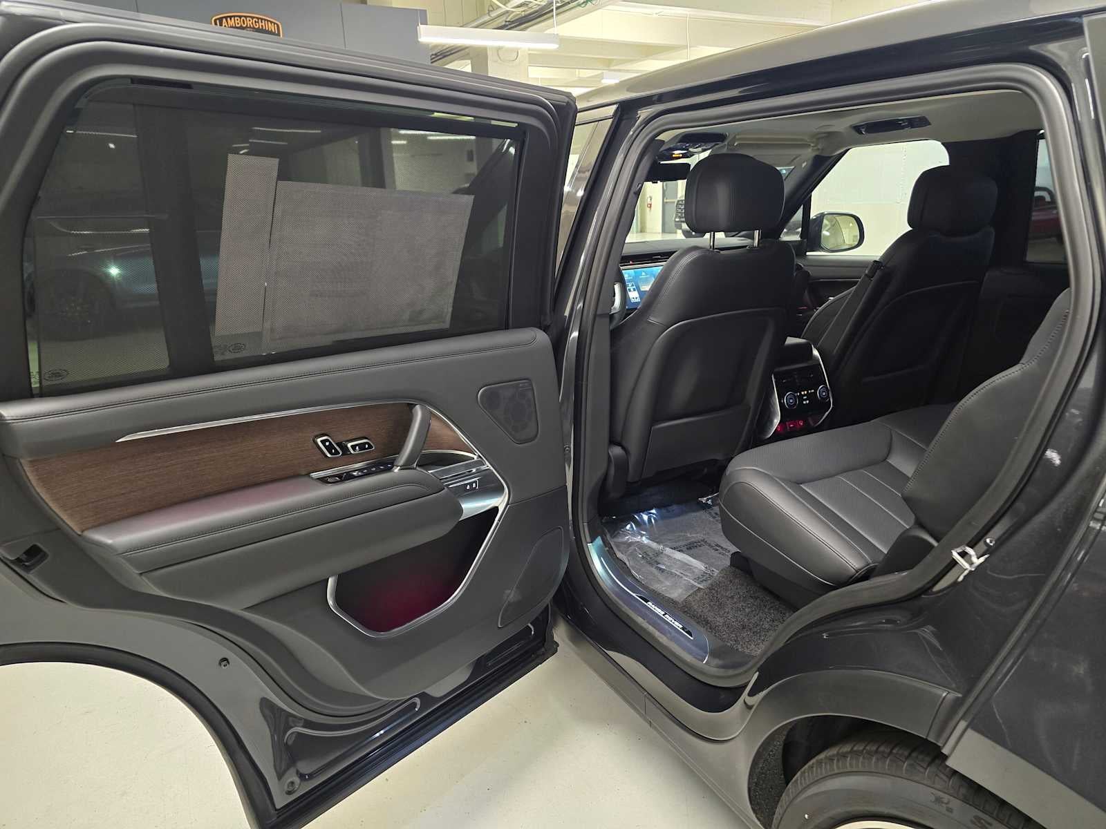 2025 Land Rover Range Rover SE