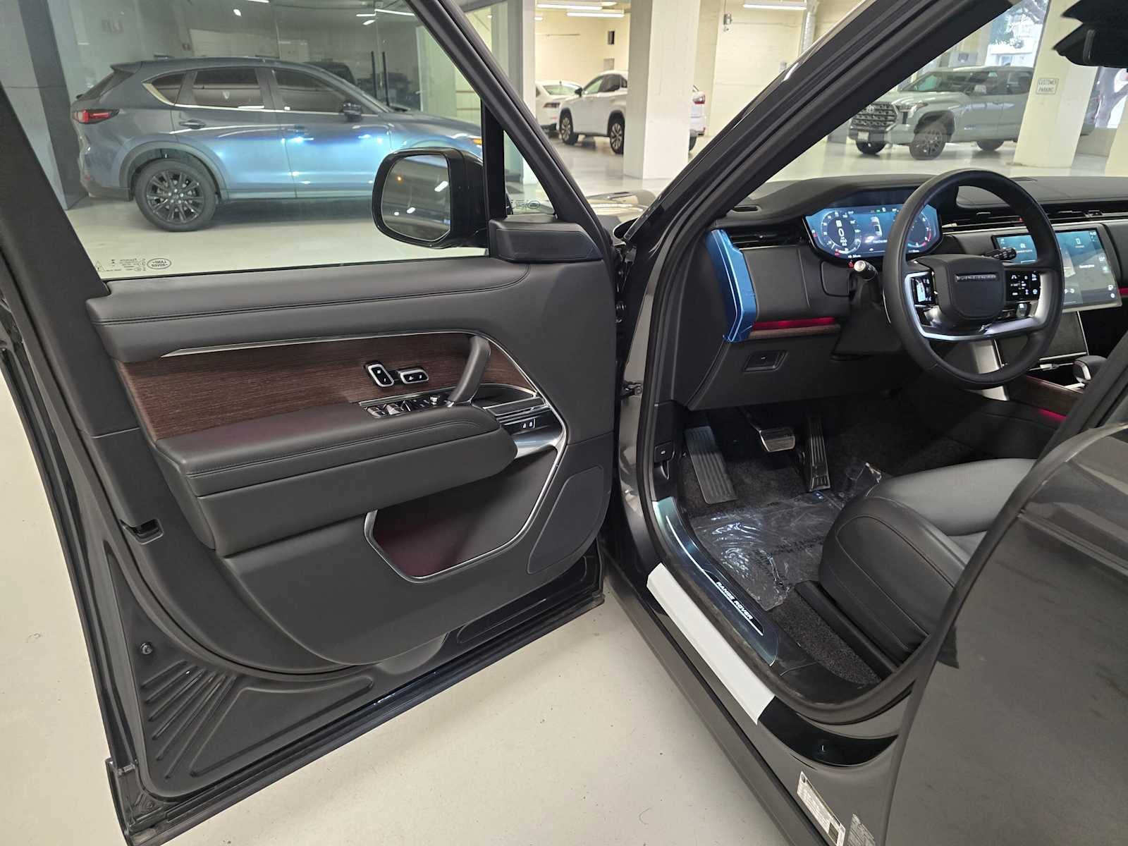 2025 Land Rover Range Rover SE