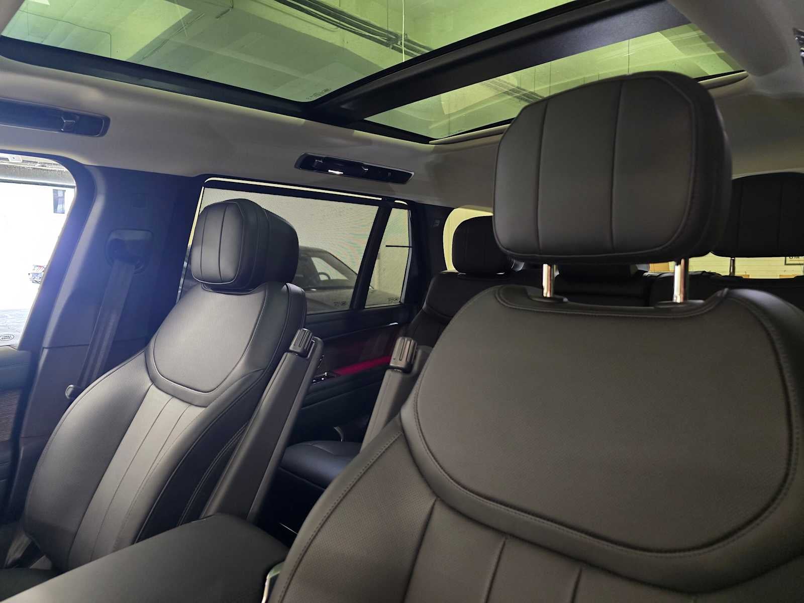 2025 Land Rover Range Rover SE