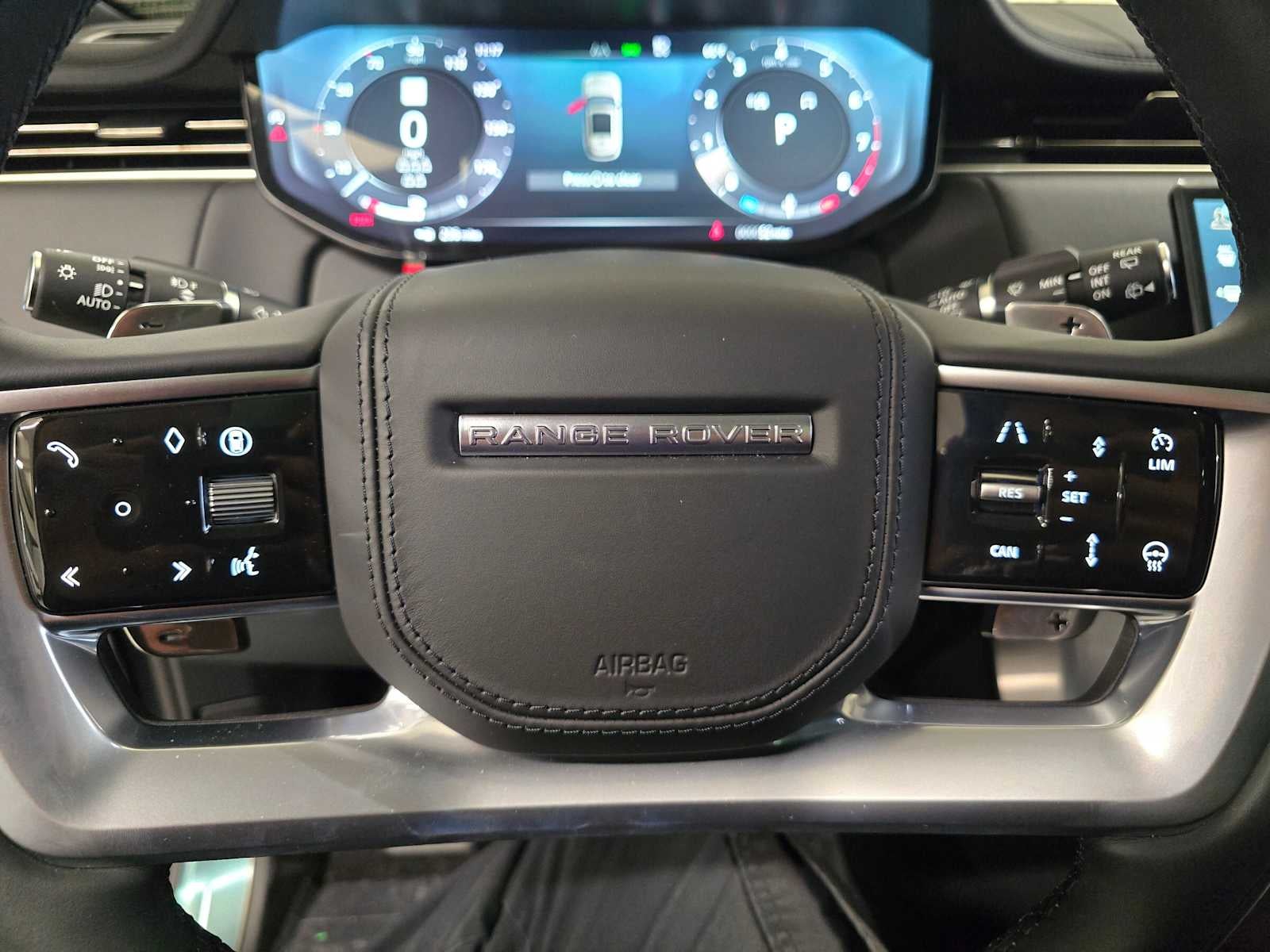 2025 Land Rover Range Rover SE