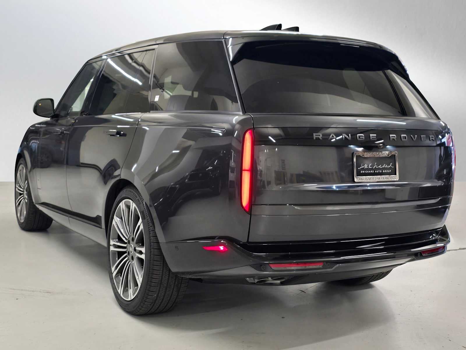 2025 Land Rover Range Rover SE