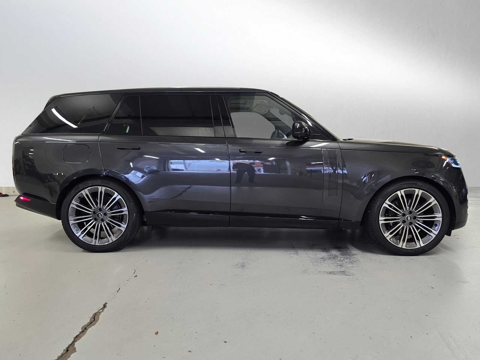2025 Land Rover Range Rover SE