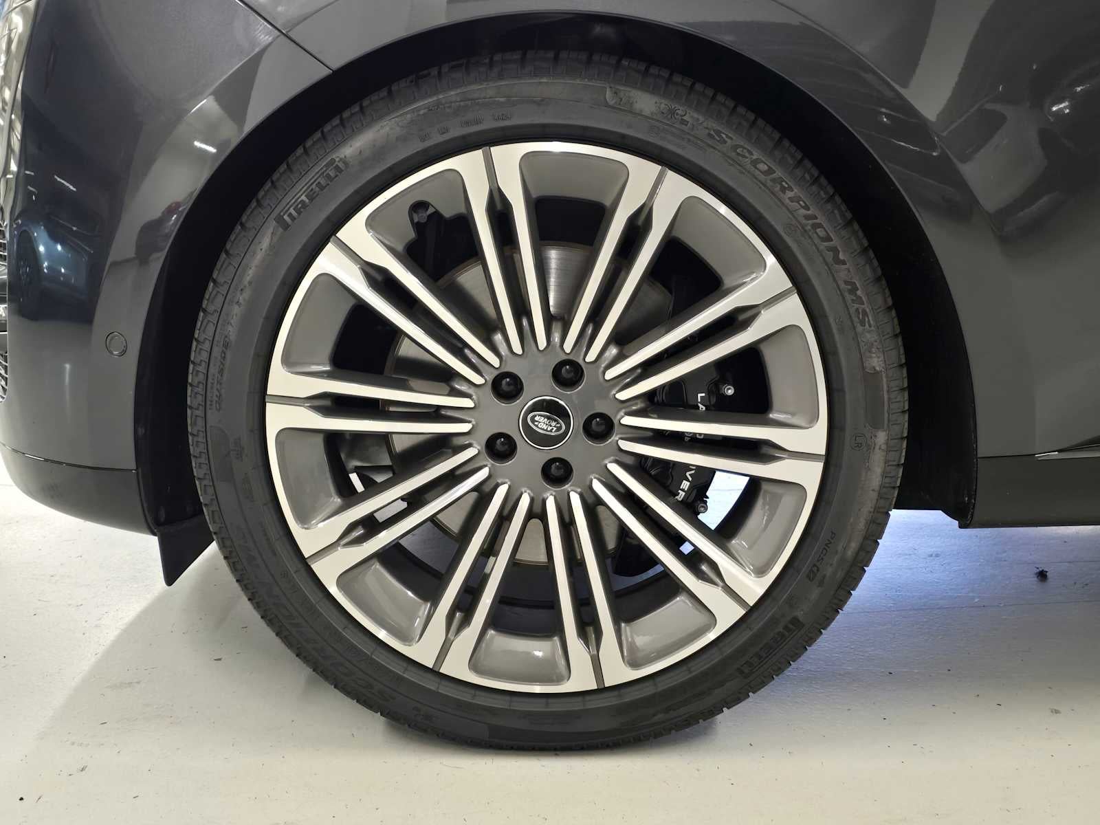 2025 Land Rover Range Rover SE