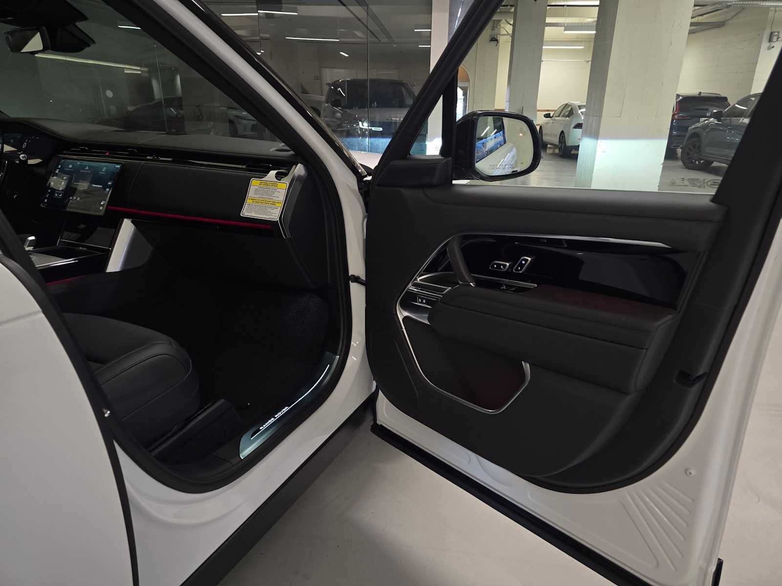 2025 Land Rover Range Rover SE