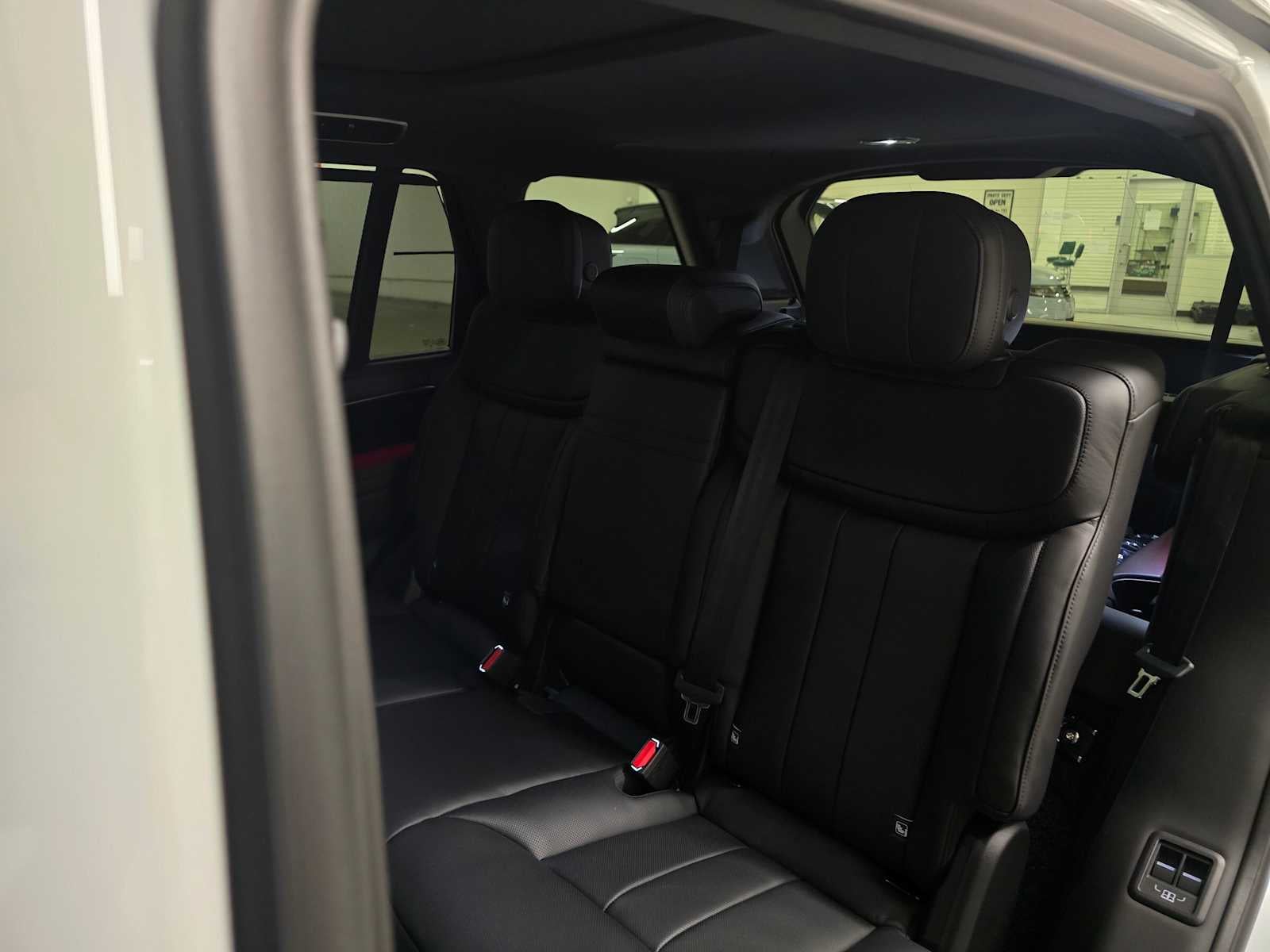 2025 Land Rover Range Rover SE