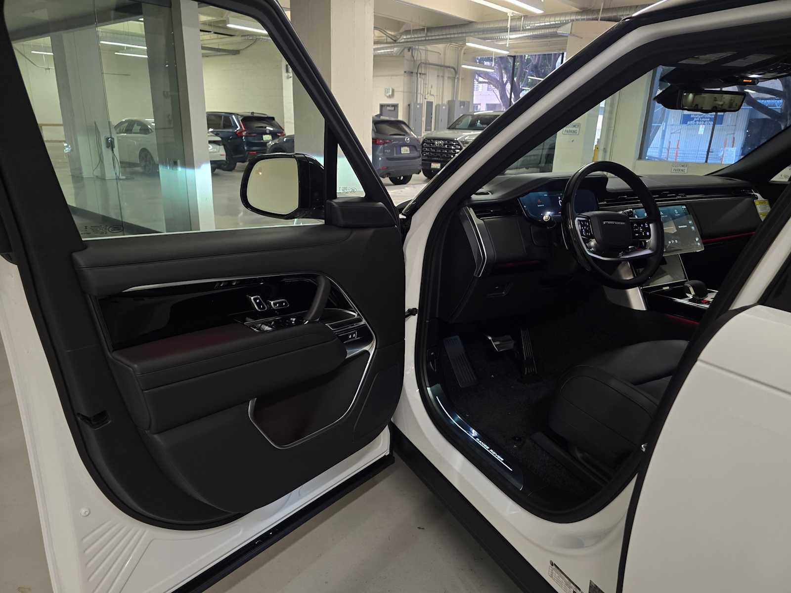 2025 Land Rover Range Rover SE