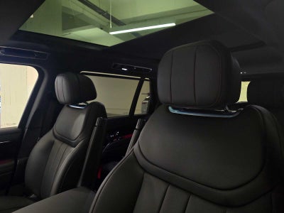 2025 Land Rover Range Rover SE