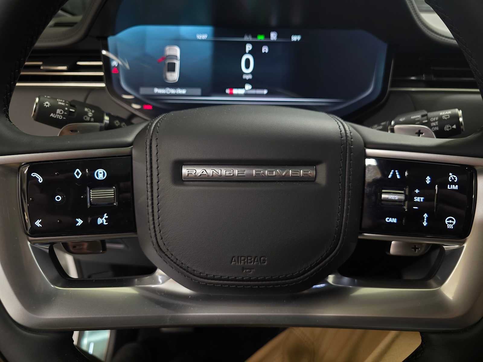 2025 Land Rover Range Rover SE