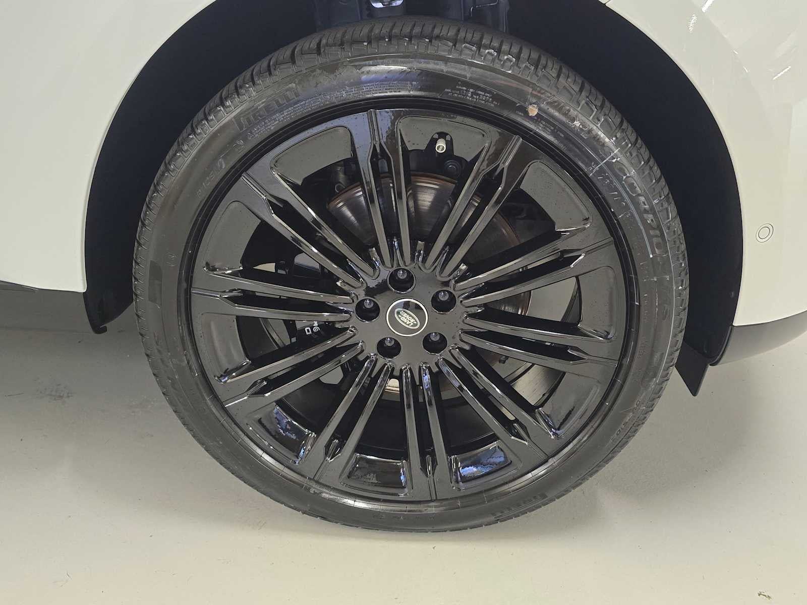 2025 Land Rover Range Rover SE