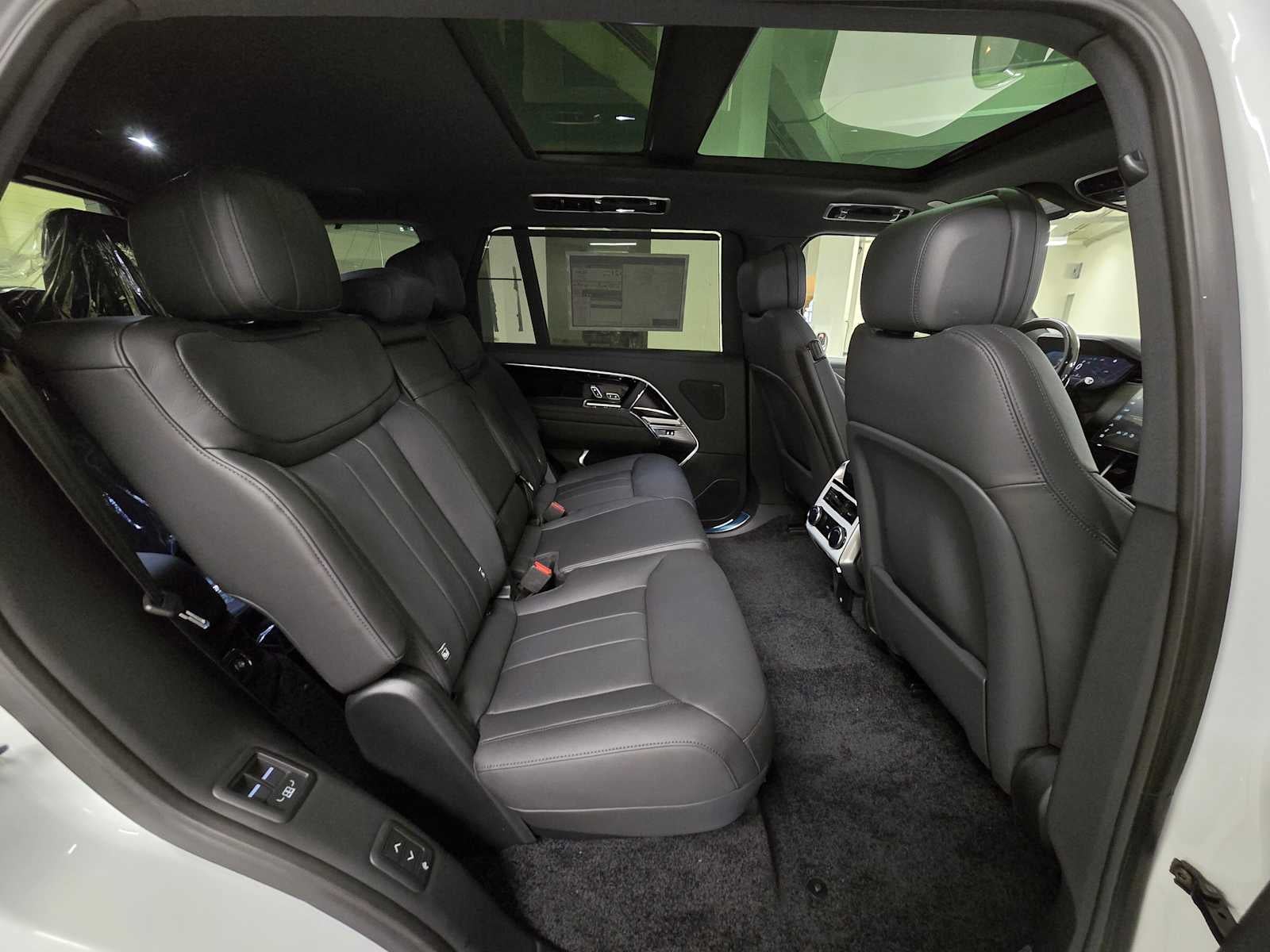 2026 Land Rover Range Rover SE