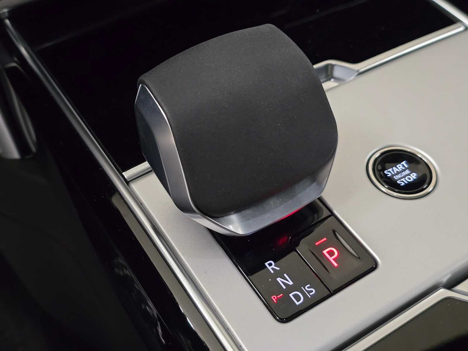 2026 Land Rover Range Rover SE