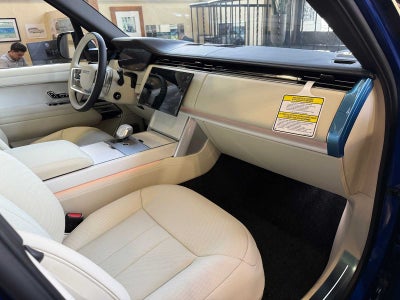 2025 Land Rover Range Rover SV