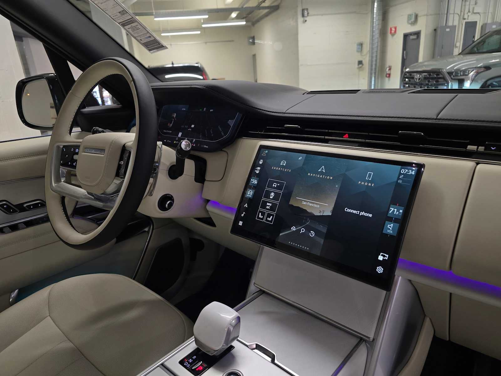 2025 Land Rover Range Rover SV