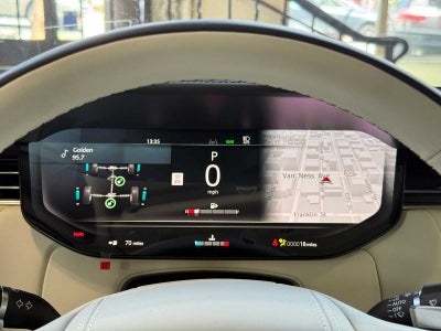 2025 Land Rover Range Rover SV