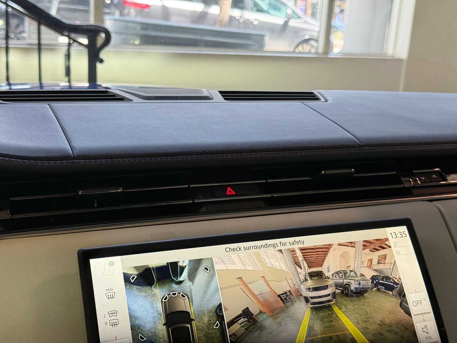 2025 Land Rover Range Rover SV