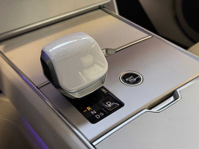 2025 Land Rover Range Rover SV