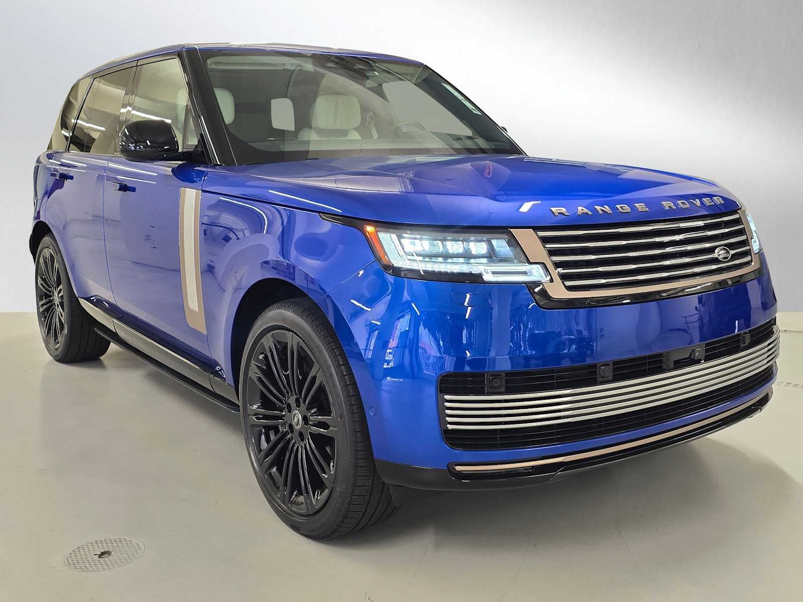 2025 Land Rover Range Rover SV
