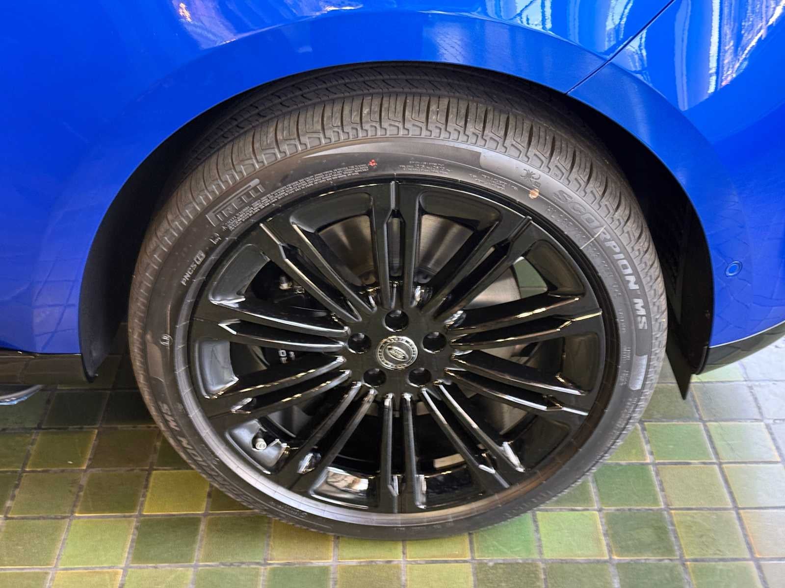 2025 Land Rover Range Rover SV