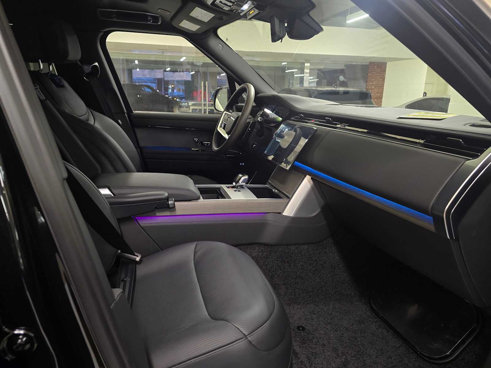 2026 Land Rover Range Rover SV