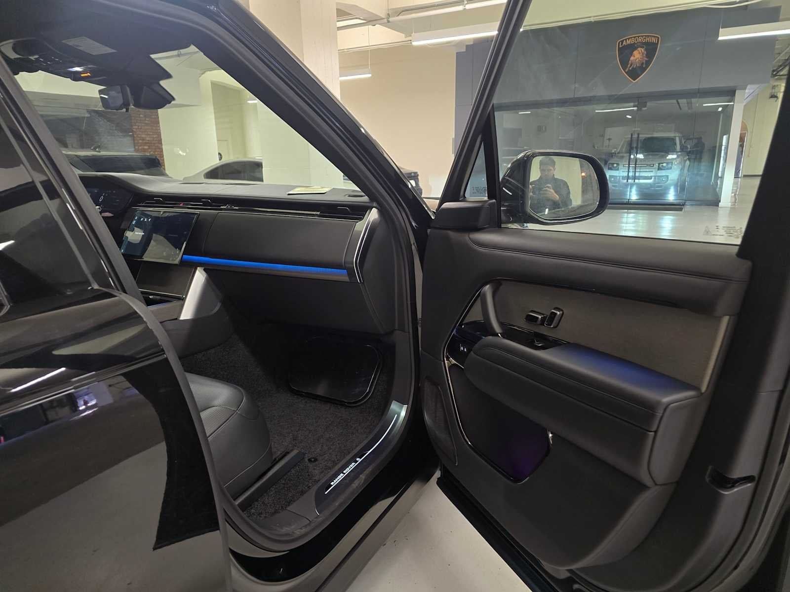 2026 Land Rover Range Rover SV