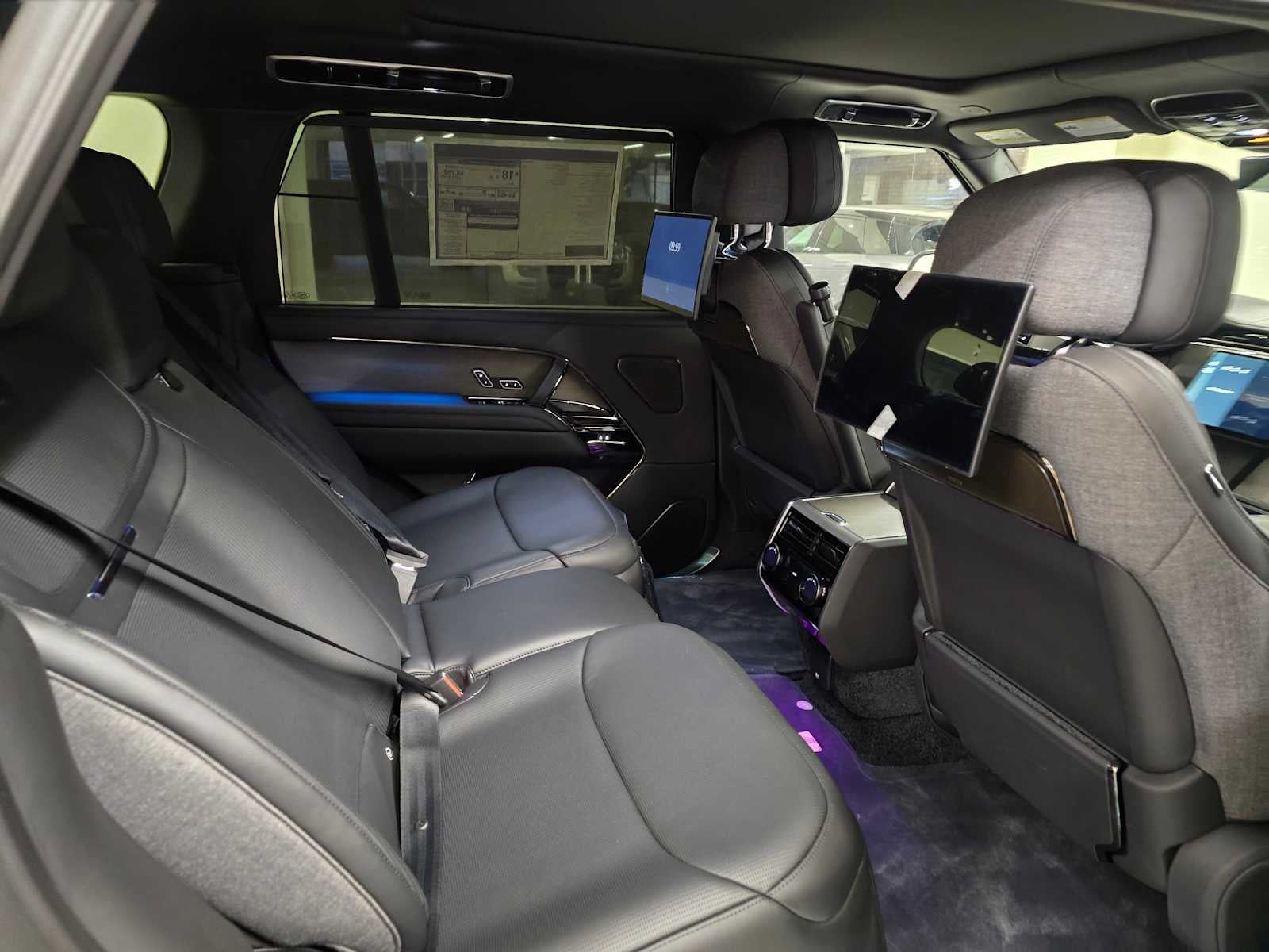 2026 Land Rover Range Rover SV