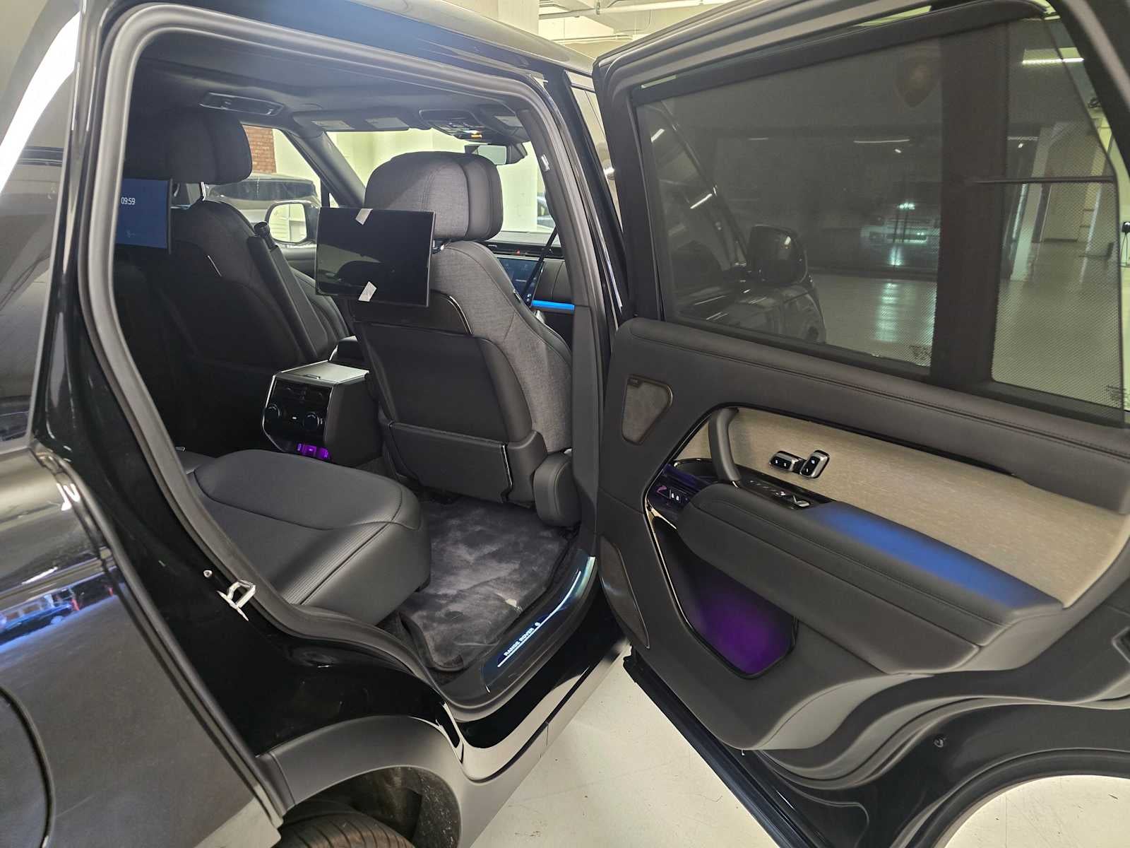 2026 Land Rover Range Rover SV