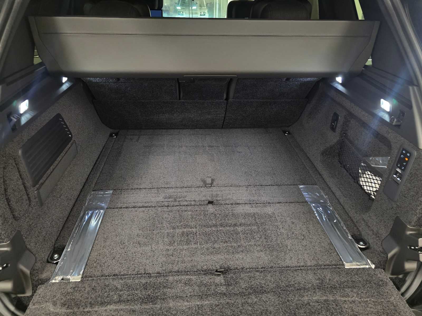 2026 Land Rover Range Rover SV